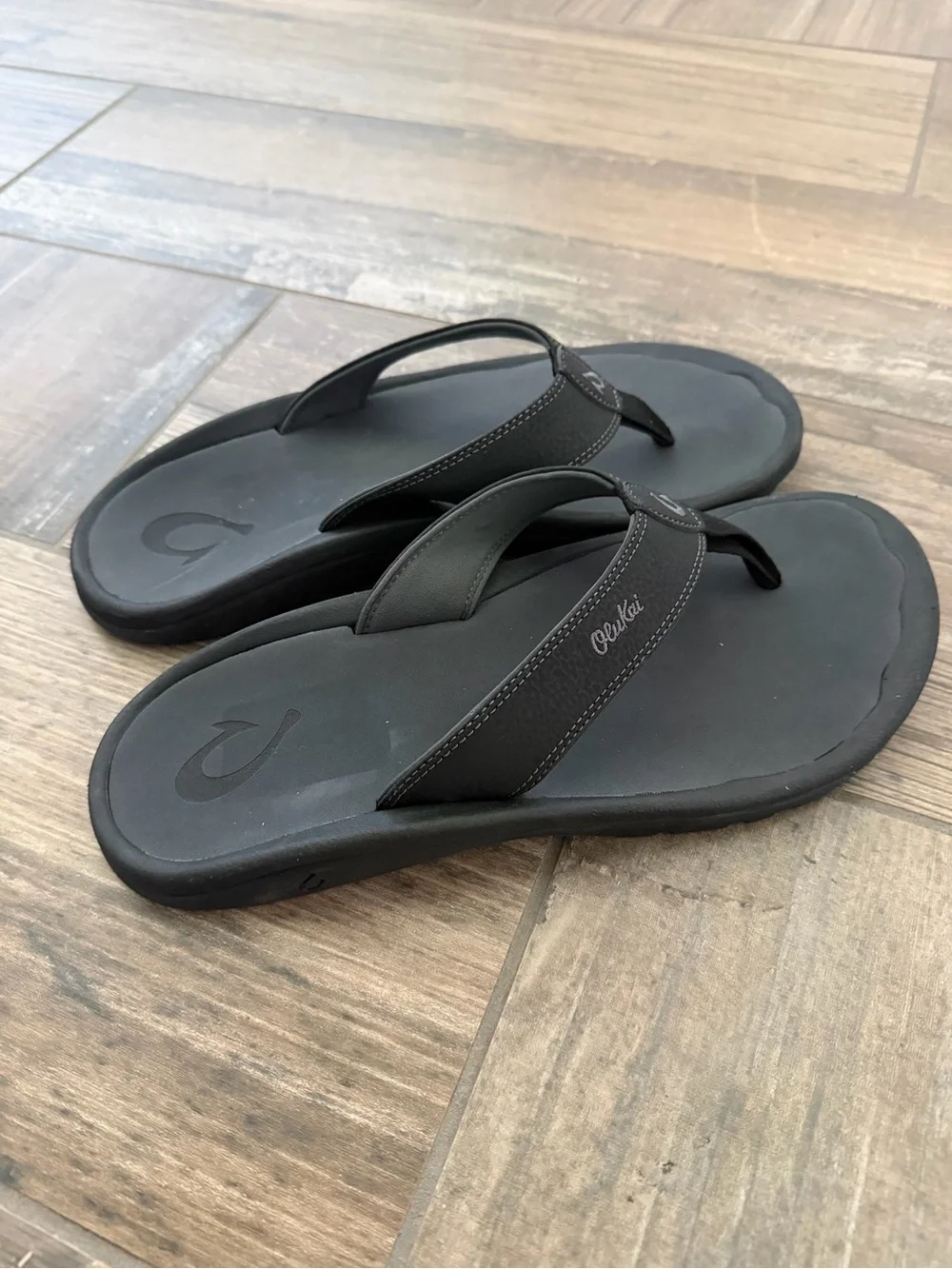 OLUKAI Men’s Ohana sandals size 12